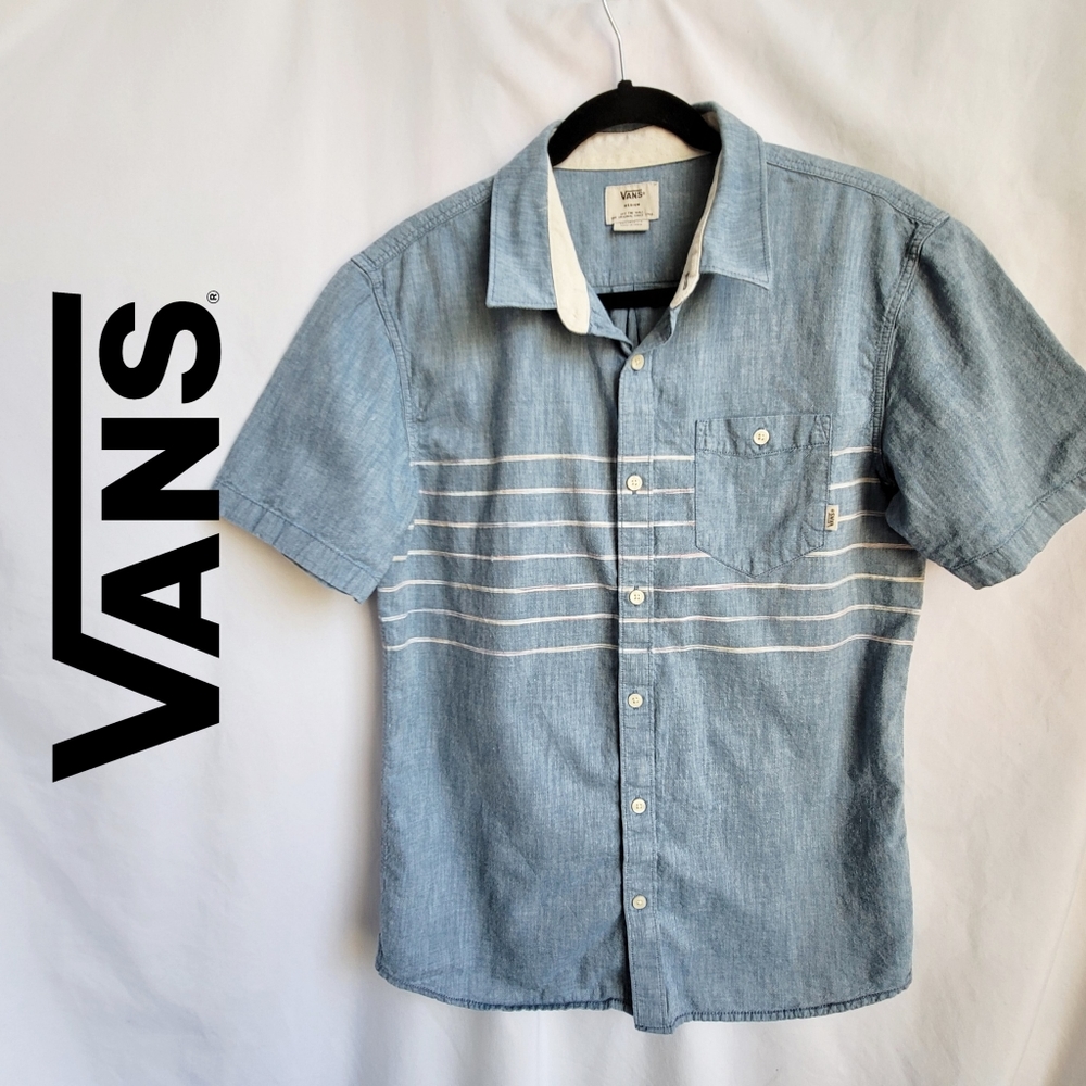 VANS Button up short sleeve shirt size Medium